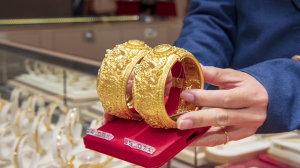 权威股票配资 黄金直逼3000美元关口，分析师看向3200~3300美元
